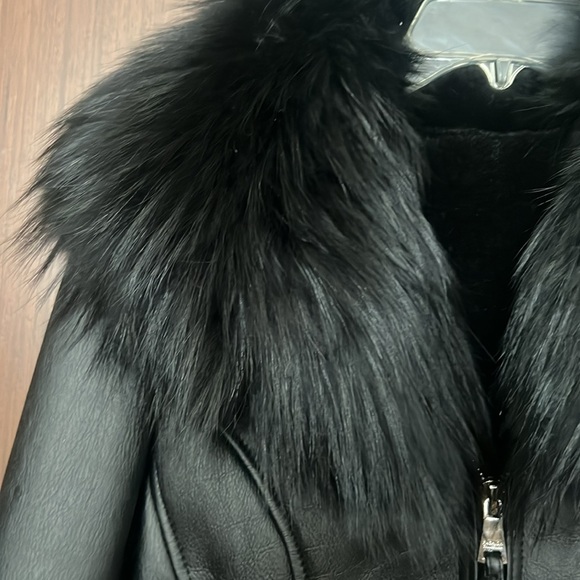 Stunning Leather Moto Jacket with Shearling and Fur - Picture 3 of 11